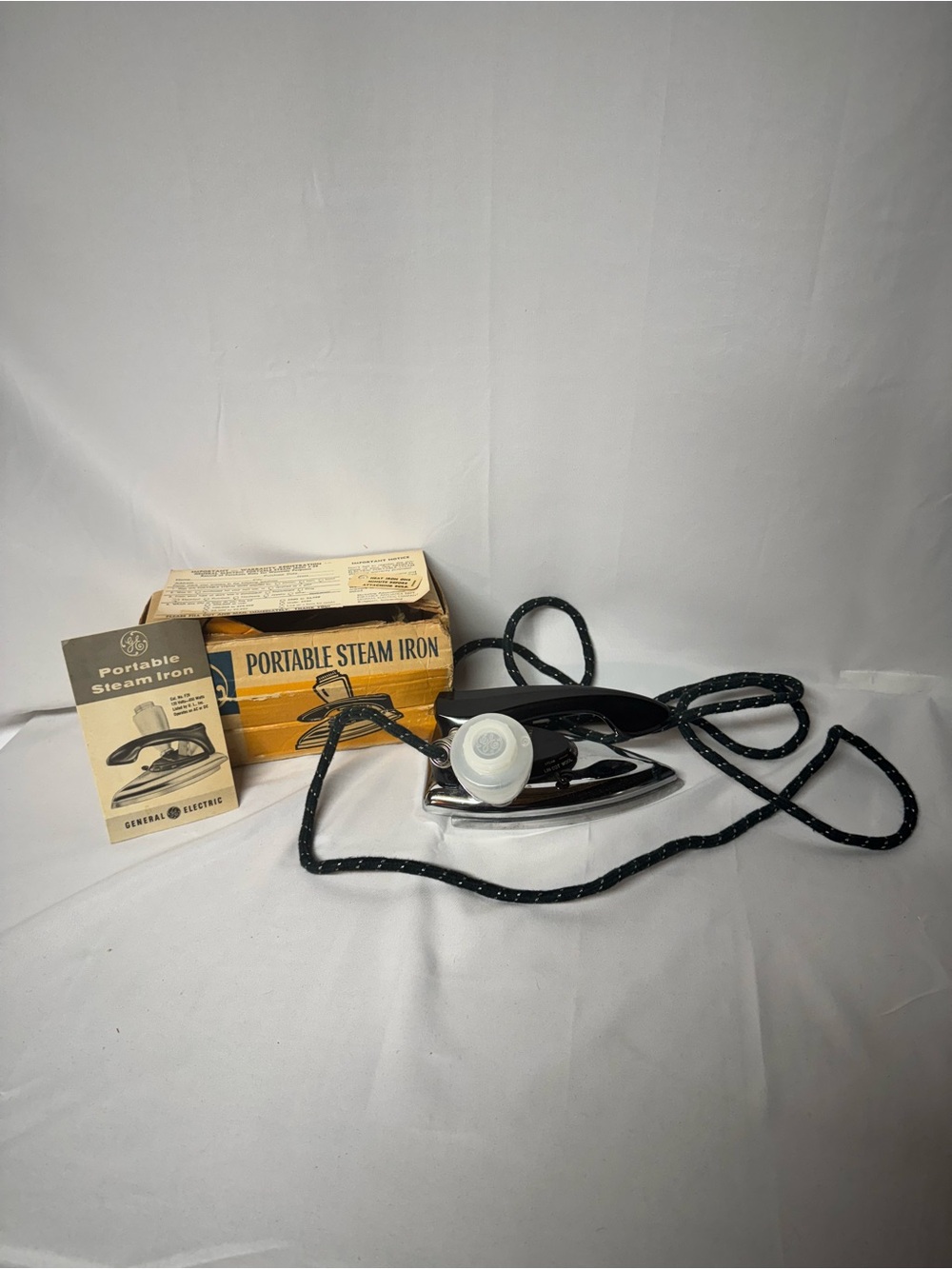 Vintage General Electric GE Portable Steam Iron F29 w/instructions and Box WORKS